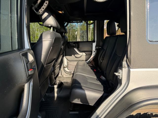 Used 2017 Jeep Wrangler Unlimited Rubicon w/ Connectivity Group image 8