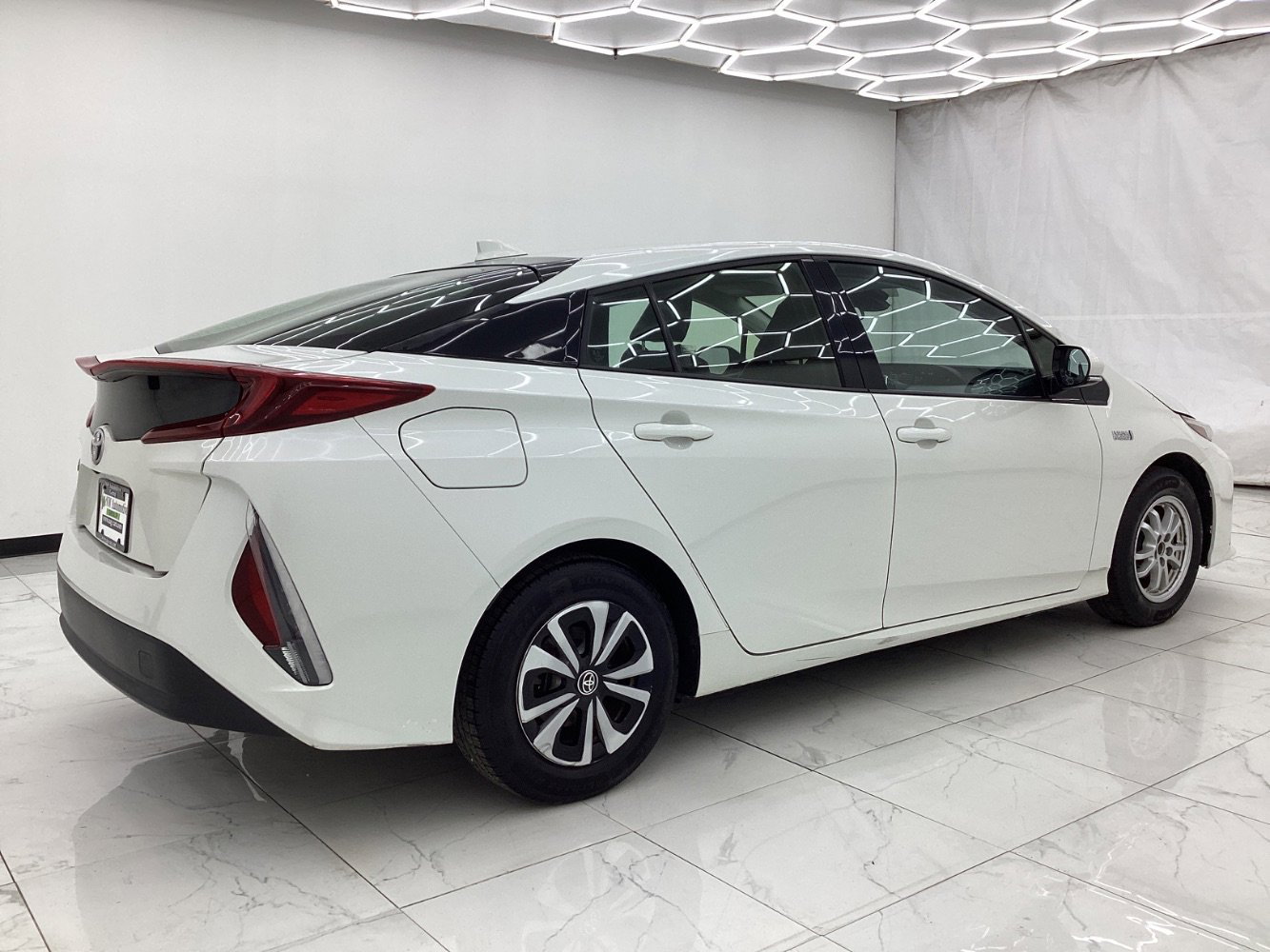 Used 2018 Toyota Prius Prime Premium image 11