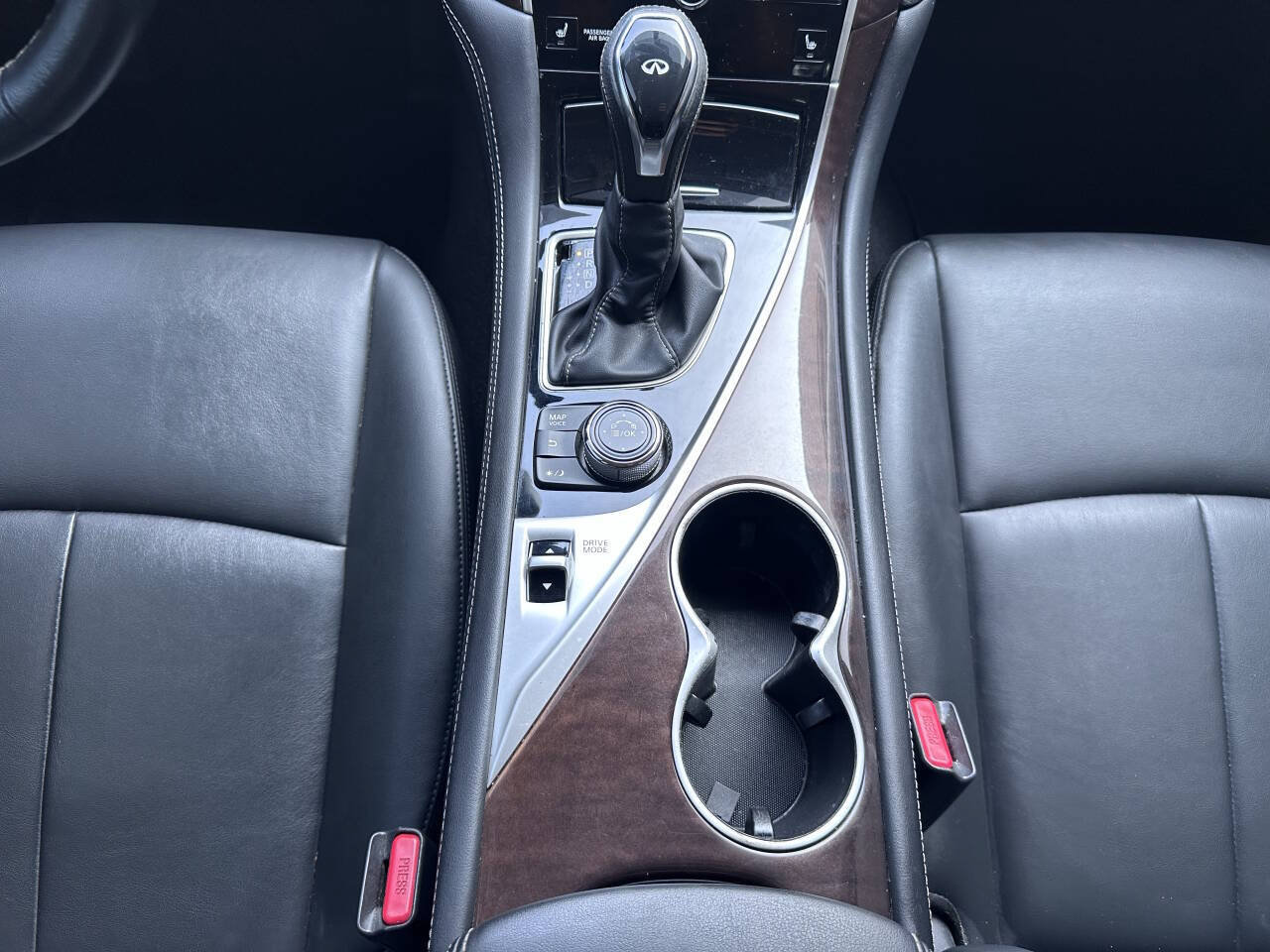 Used 2019 INFINITI Q50 Luxe w/ Essential Package (3.0T Luxe) AWD/4WD image 18
