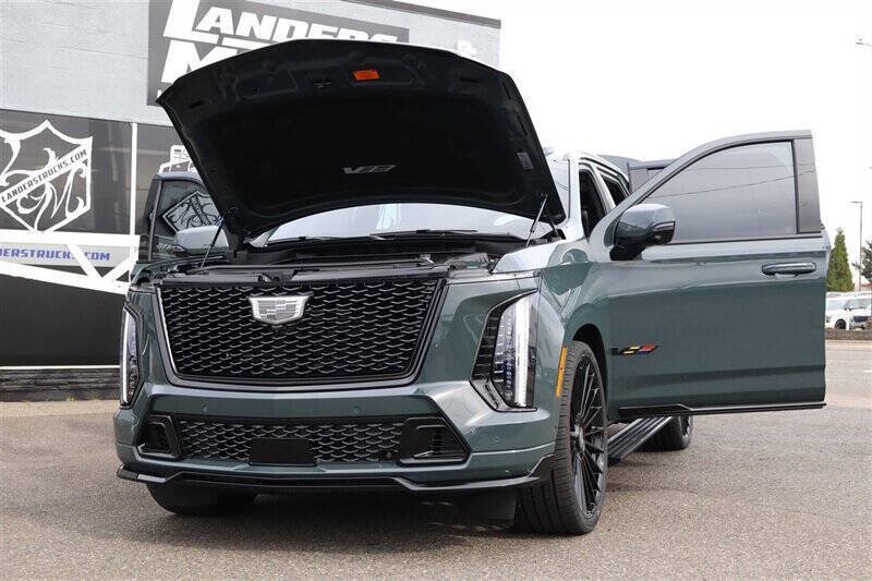 Used 2026 Cadillac Escalade V w/ LPO, ONYX Package AWD/4WD image 35