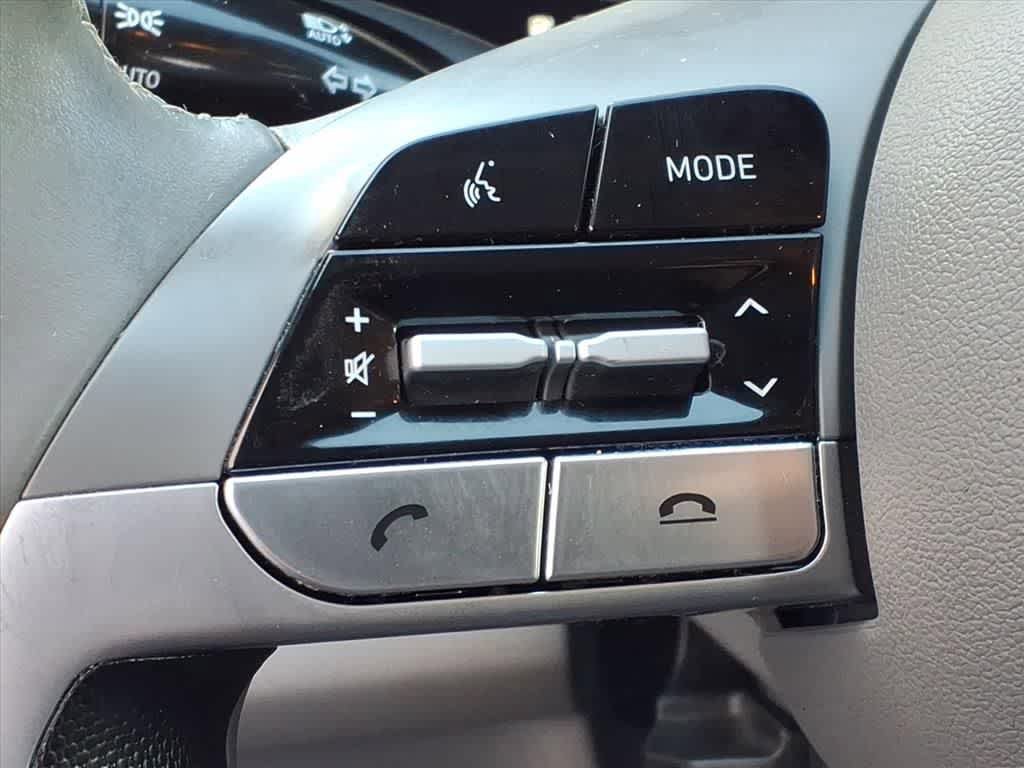 Used 2023 Hyundai Elantra SEL w/ Convenience Package image 17