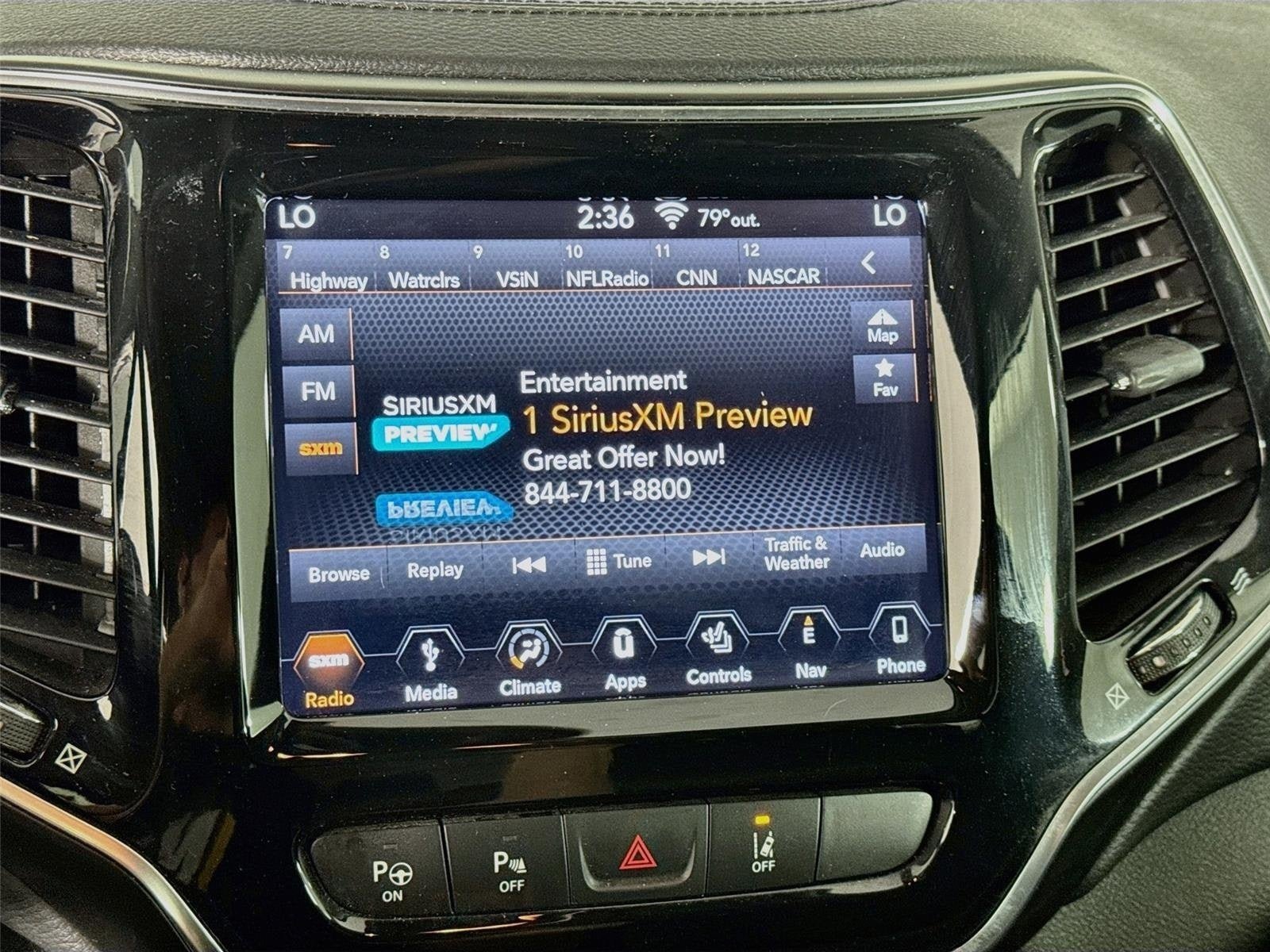 Used 2019 Jeep Cherokee Limited w/ Technology Group FWD image 16
