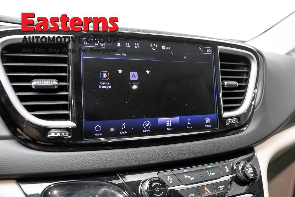 Used 2023 Chrysler Pacifica Touring-L FWD image 19