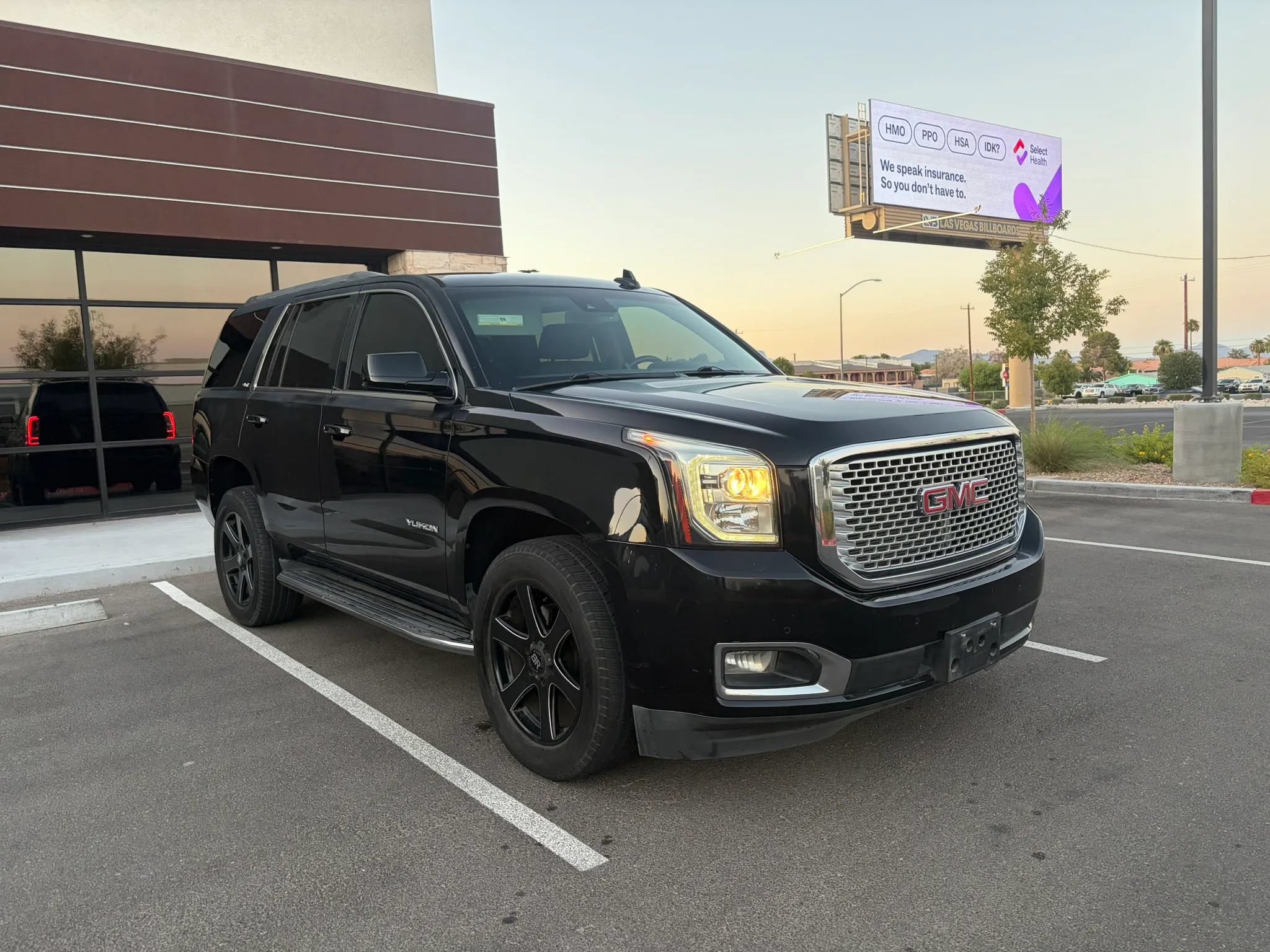 Used 2016 GMC Yukon SLT RWD image 2