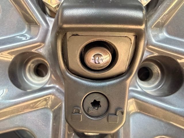Used 2024 Jeep Wrangler Unlimited Sahara w/ Dual Top Group AWD/4WD image 7