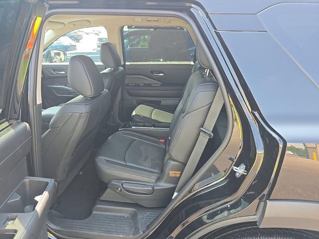 Certified 2025 Nissan Pathfinder SL w/ SL Premium Package FWD image 3