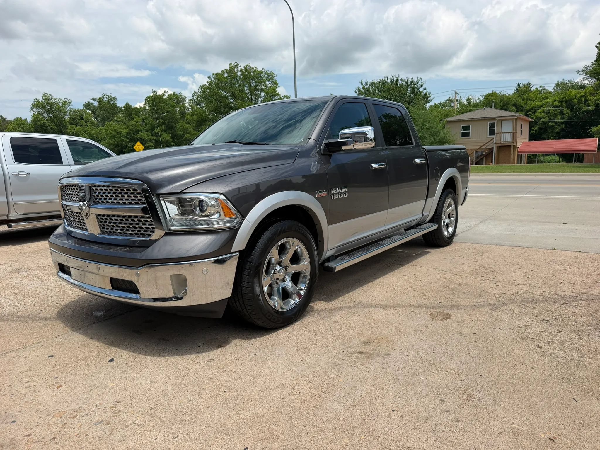 Used 2014 RAM 1500 Laramie w/ Convenience Group AWD/4WD image 4