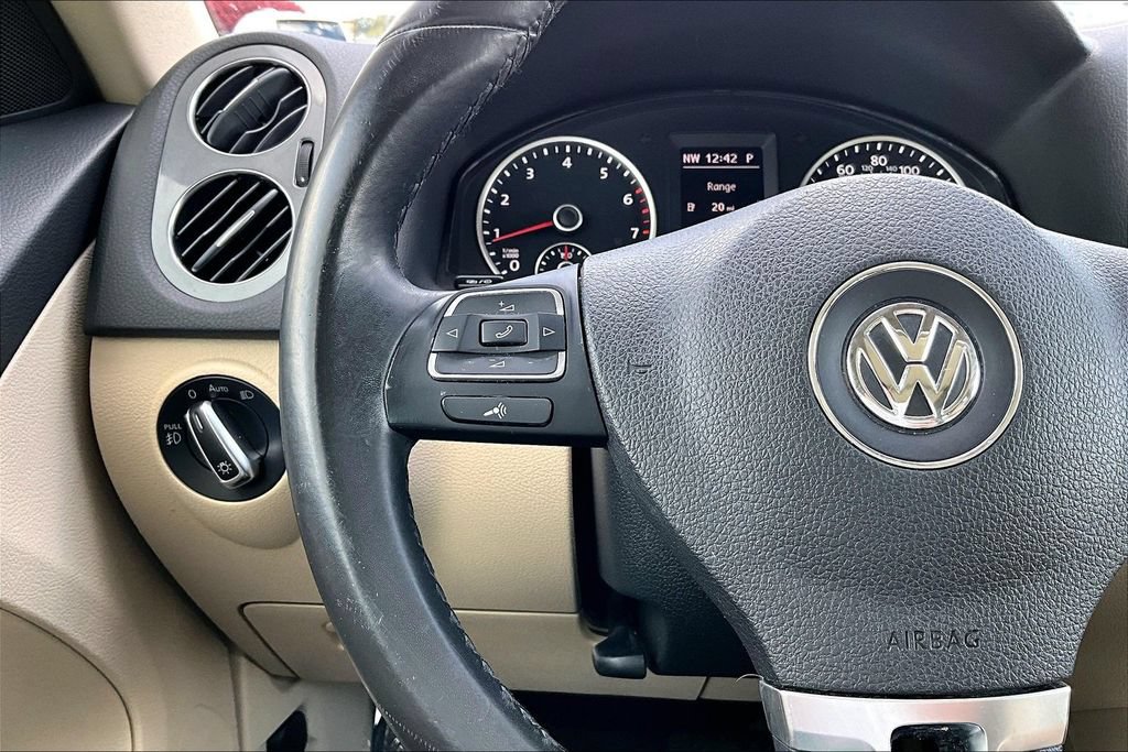 Used 2016 Volkswagen Tiguan SE AWD/4WD image 24