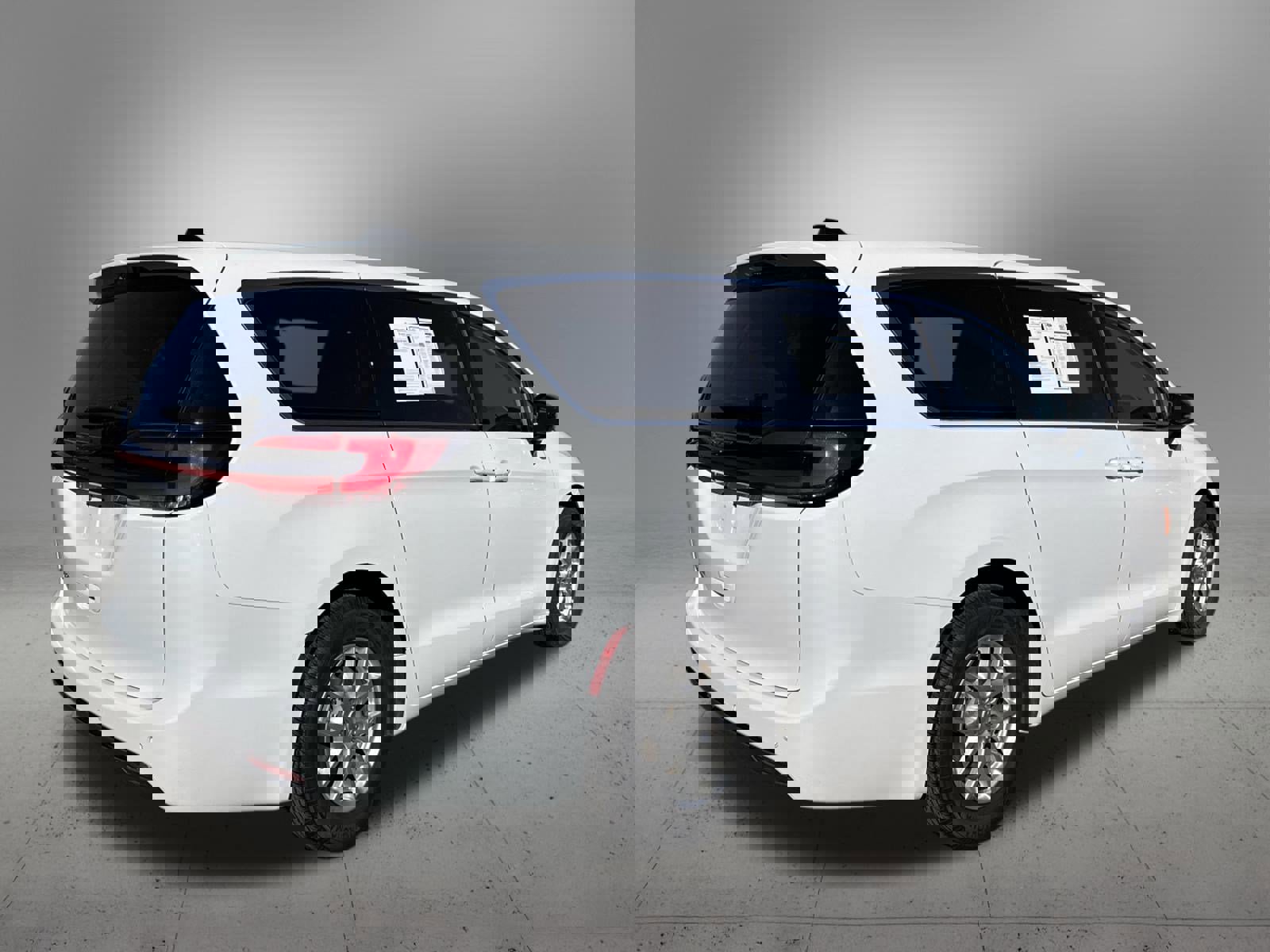 Used 2024 Chrysler Pacifica Touring-L image 4