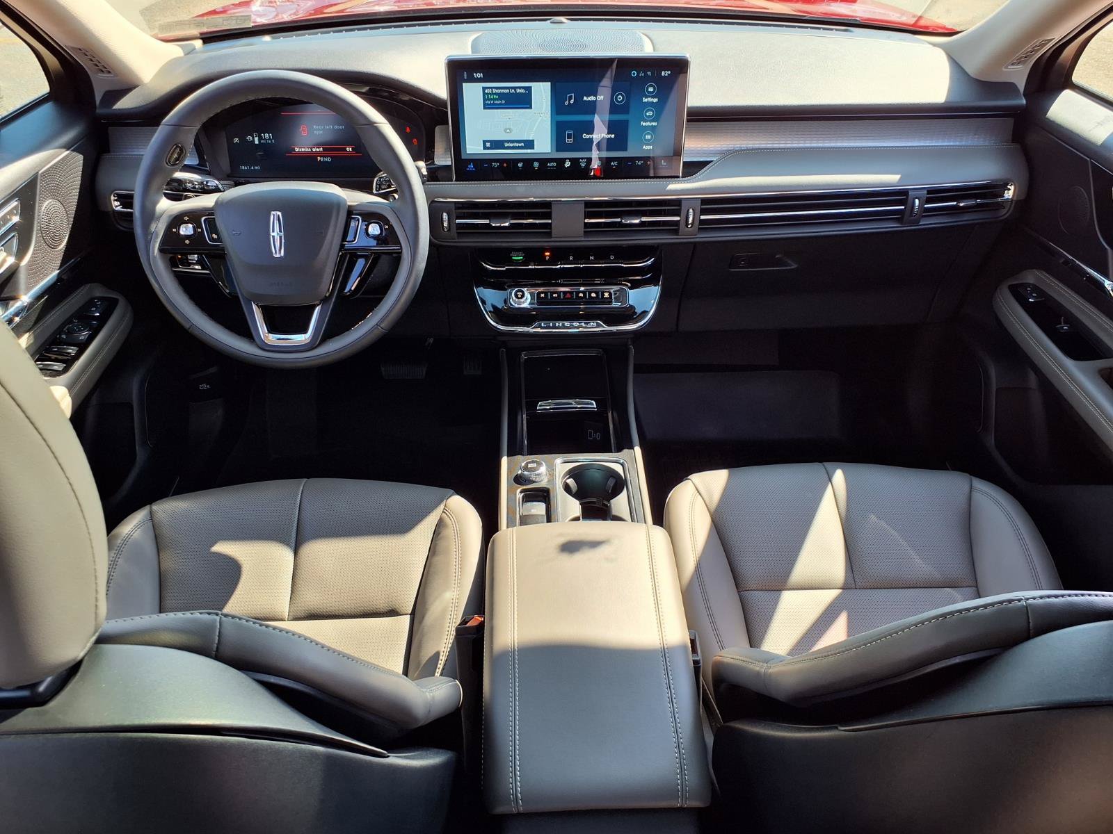 Used 2025 Lincoln Corsair AWD w/ Equipment Group 101A image 13