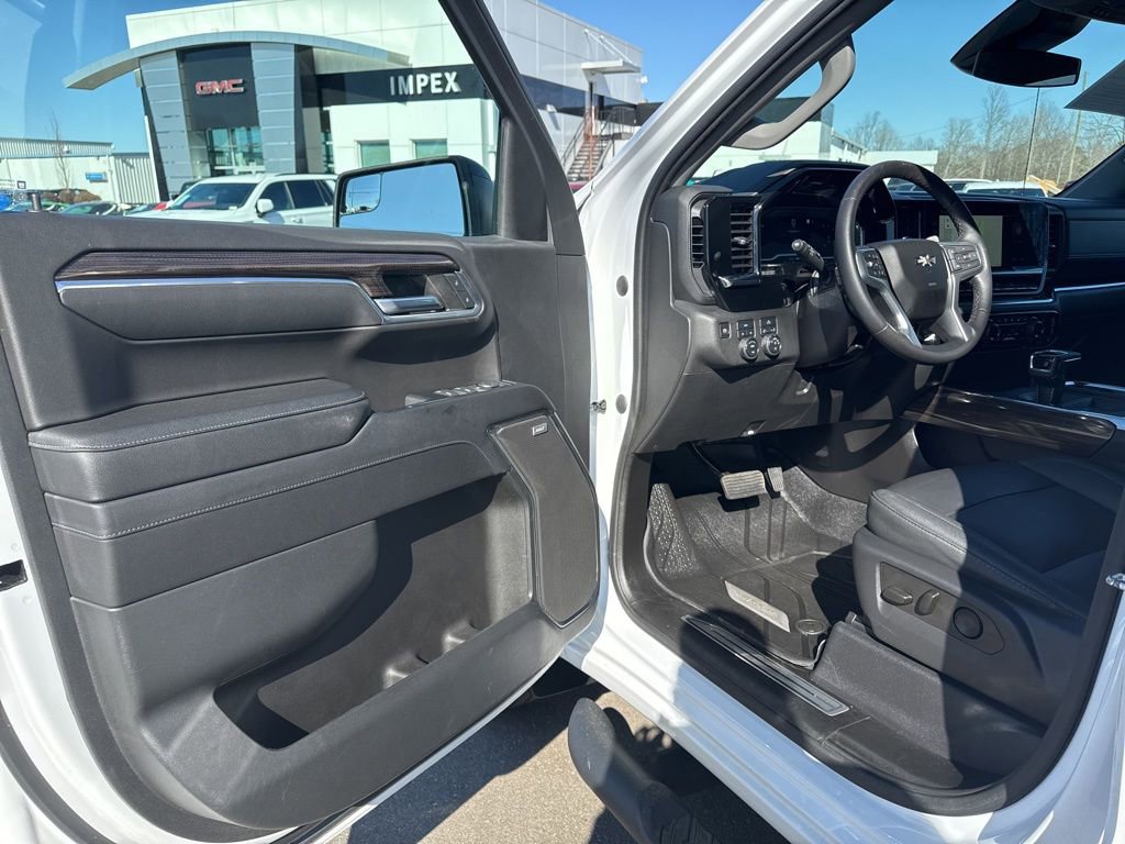 Used 2023 Chevrolet Silverado 1500 RST w/ Redline Edition image 28