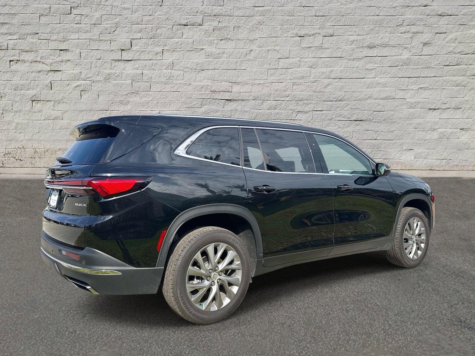 Used 2025 Buick Enclave Preferred FWD image 5