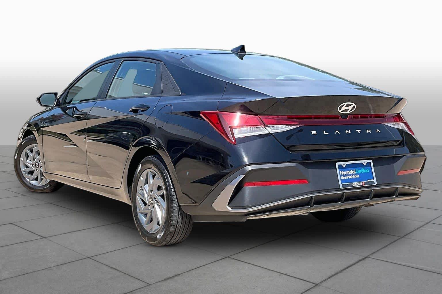 Certified 2024 Hyundai Elantra SEL FWD image 11
