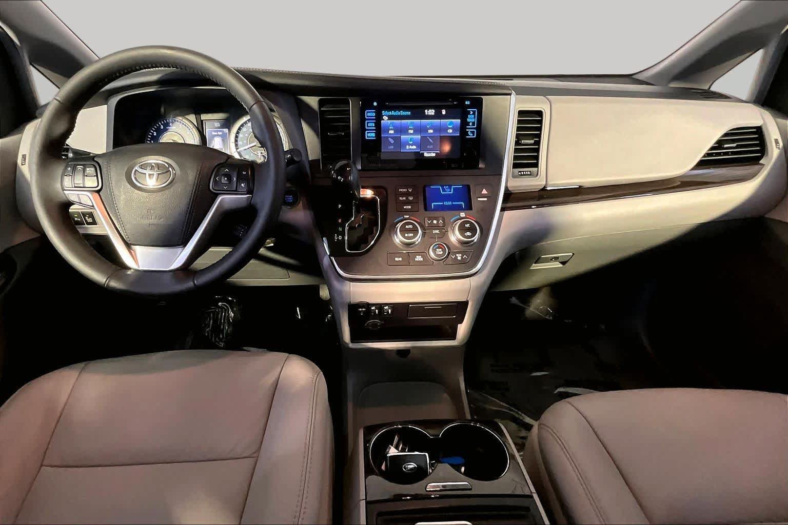 Used 2017 Toyota Sienna XLE w/ XLE Navigation Package AWD/4WD image 16