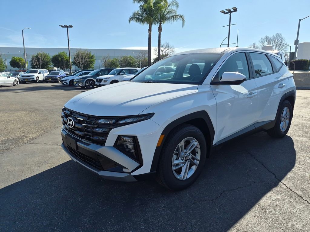 Used 2025 Hyundai Tucson SE image 3