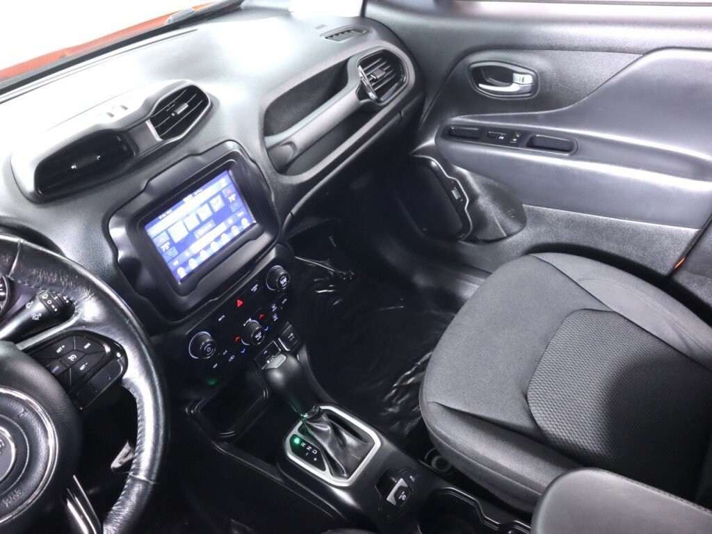 Used 2019 Jeep Renegade Altitude w/ Quick Order Package 2XM FWD image 31
