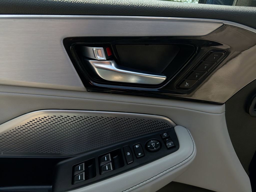 Used 2023 Acura MDX SH-AWD w/ Technology Package image 15