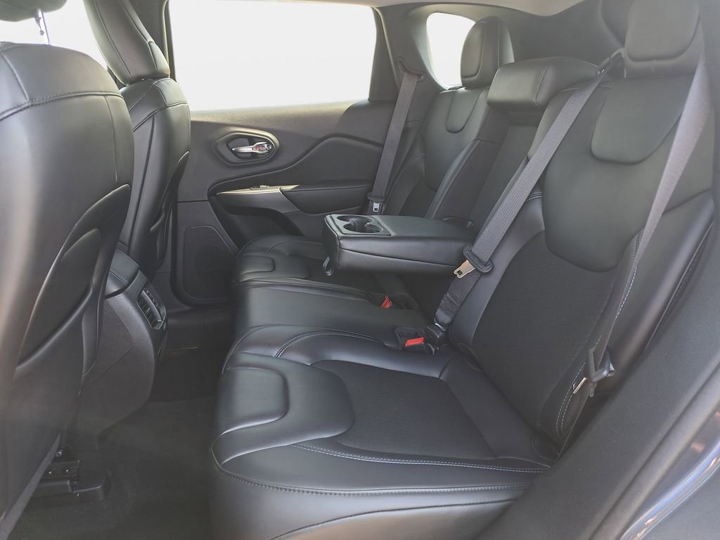 Used 2020 Jeep Cherokee Latitude Plus w/ Cold Weather Group AWD/4WD image 13