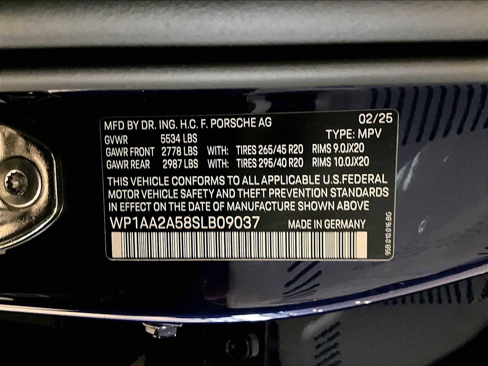 Used 2025 Porsche Macan image 36