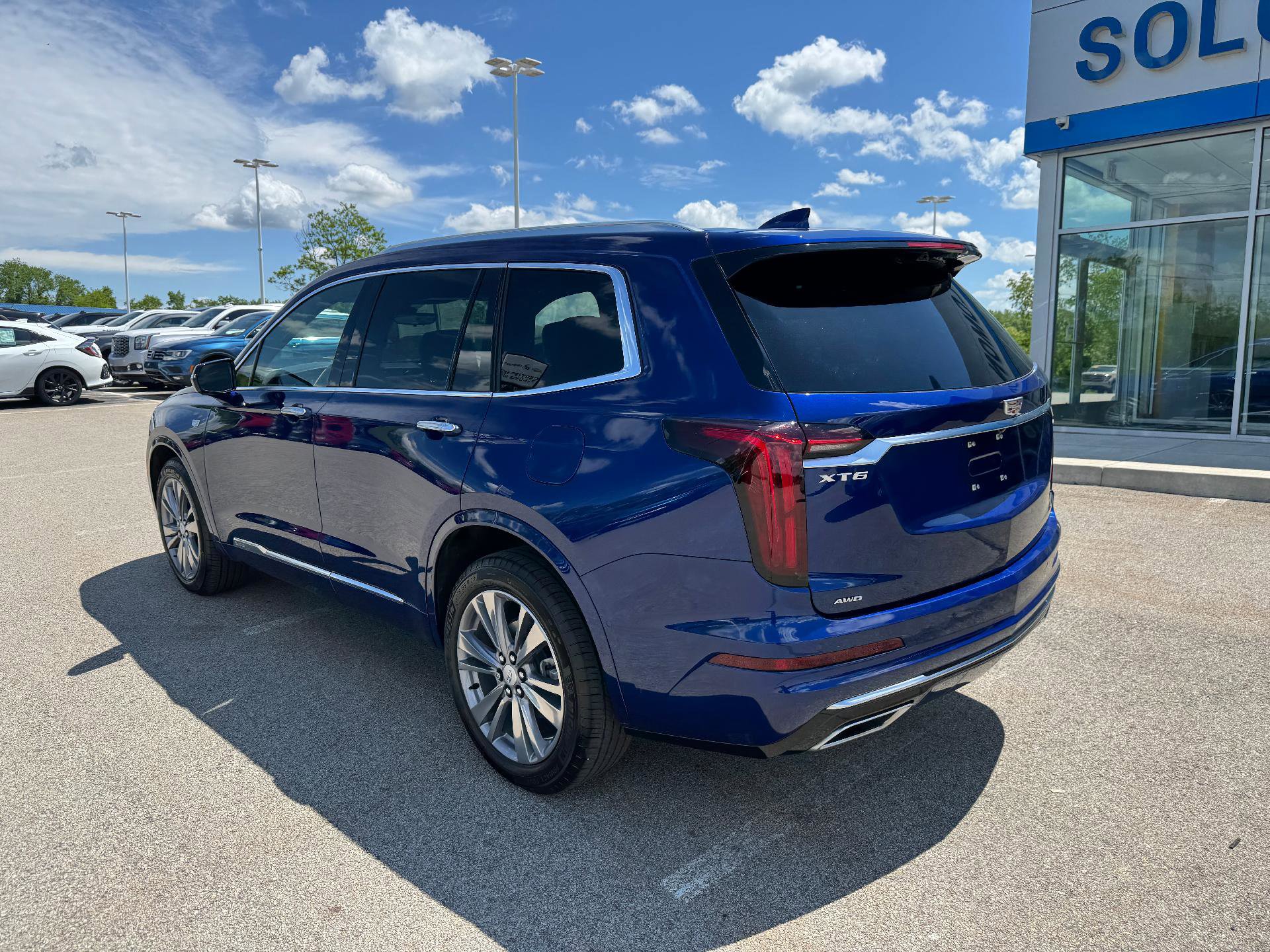 Used 2025 Cadillac XT6 Premium Luxury w/ Platinum Package image 3