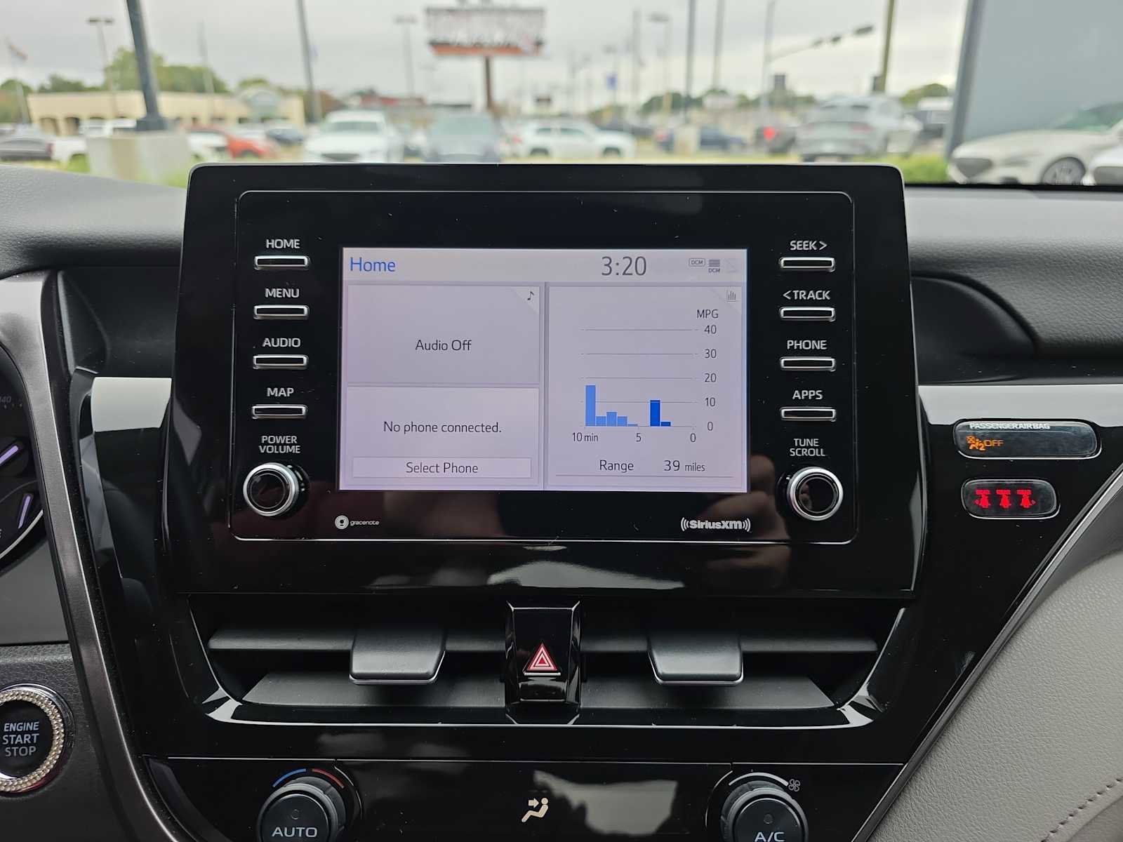 Used 2021 Toyota Camry SE image 10