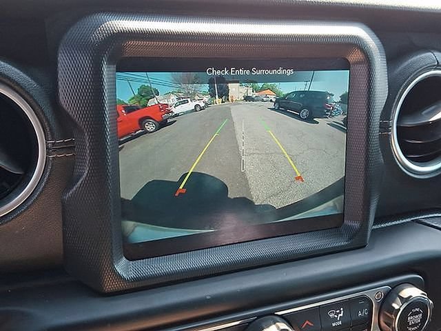 Used 2021 Jeep Wrangler Unlimited Sahara AWD/4WD image 21