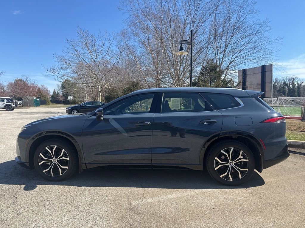 Used 2025 Toyota Crown Signia XLE image 6