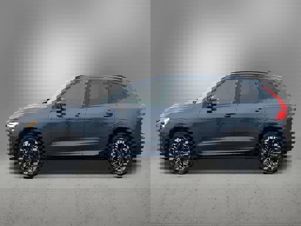 Used 2026 Volvo XC60 B5 Plus w/ Protection Package Premier image 3