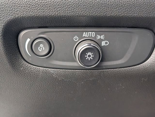 Used 2023 Chevrolet Traverse LT image 15