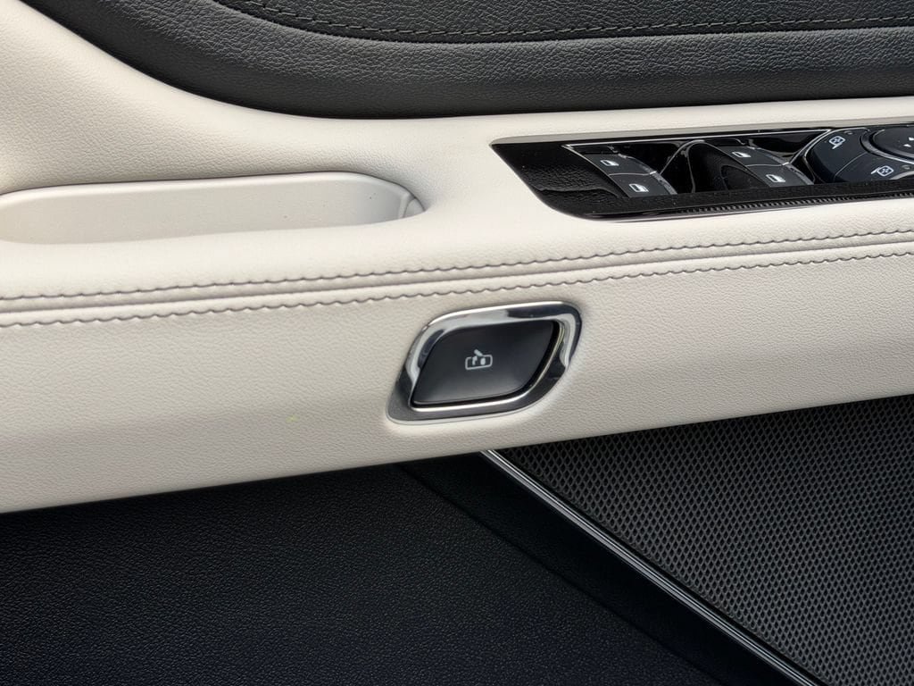 New 2026 Lincoln Aviator AWD w/ Jet Appearance Package image 23