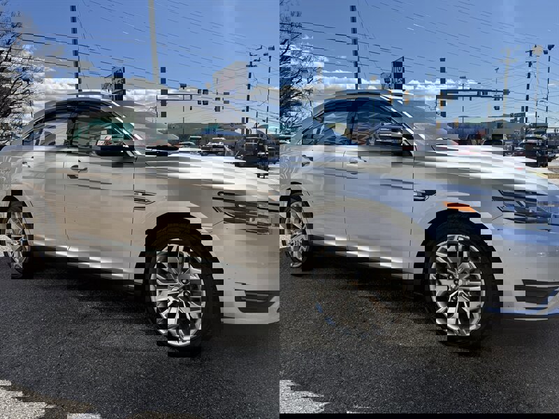 Used 2017 Ford Taurus Limited image 5