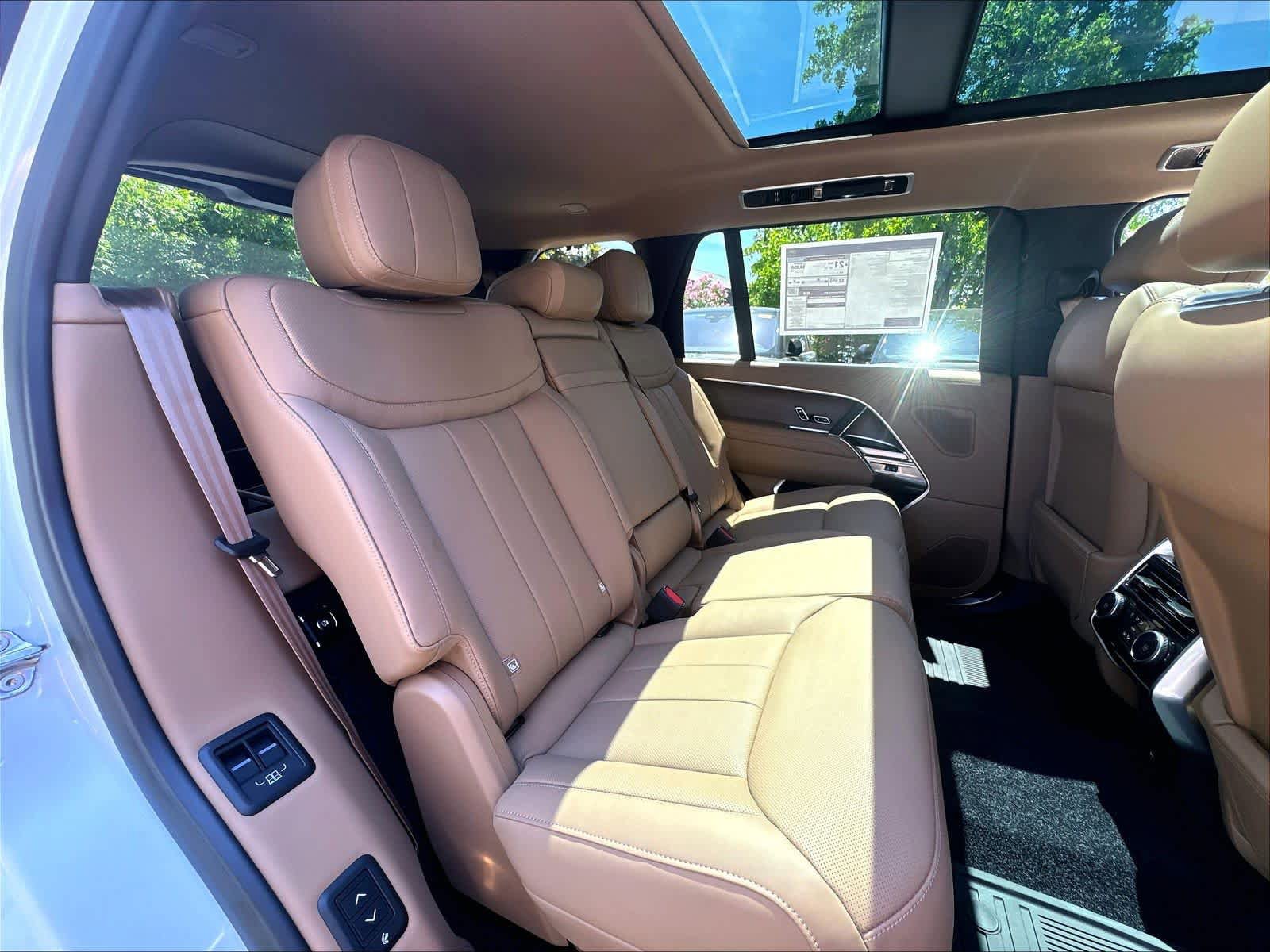 New 2026 Land Rover Range Rover Long Wheelbase SE AWD/4WD image 27