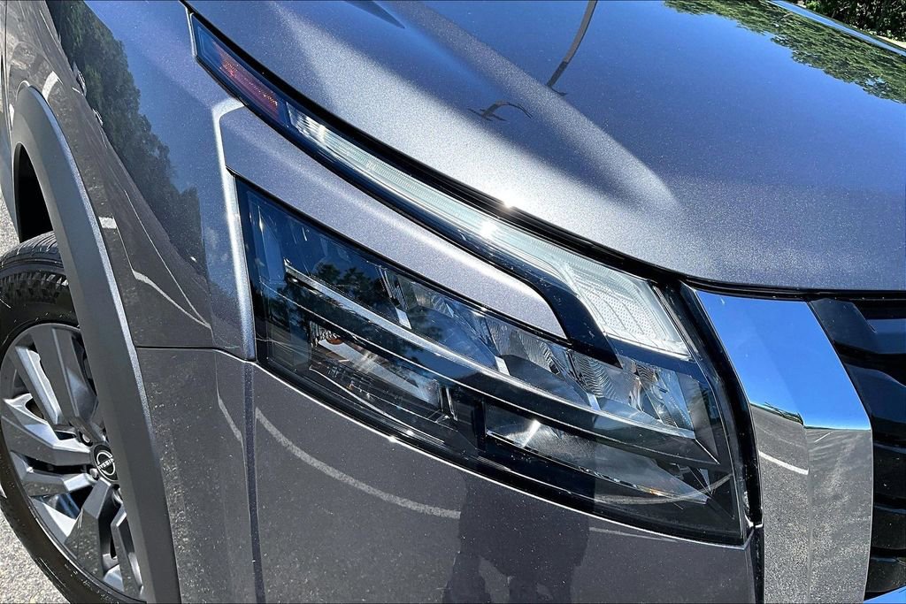 Used 2024 Nissan Pathfinder SV AWD/4WD image 33