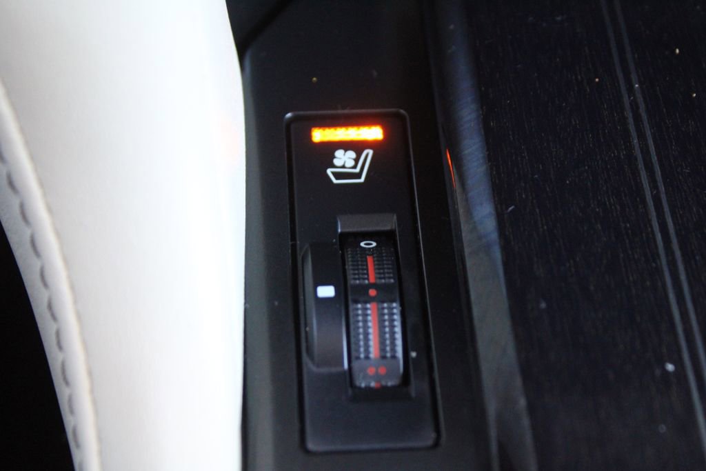 Used 2023 Lexus GX 460 Premium w/ Premium Package image 46