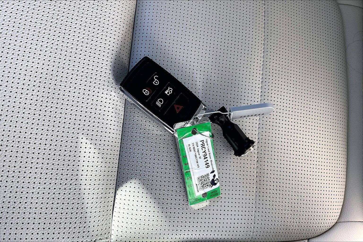 Used 2024 Jaguar XF R-Dynamic SE image 10