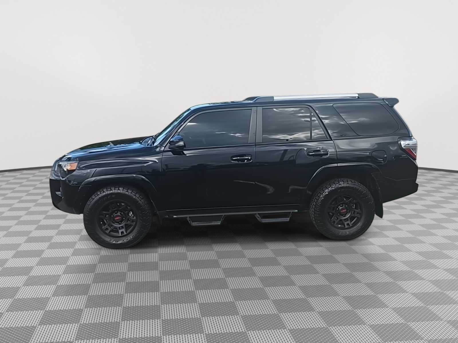 Used 2021 Toyota 4Runner SR5 Premium w/ Moonroof Package RWD image 5