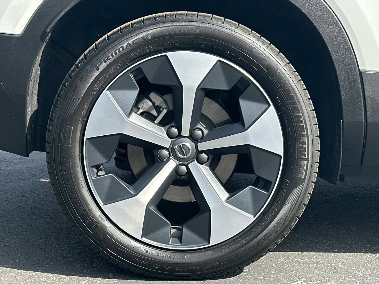 Certified 2026 Volvo XC40 B5 Plus w/ Protection Package Premier image 27