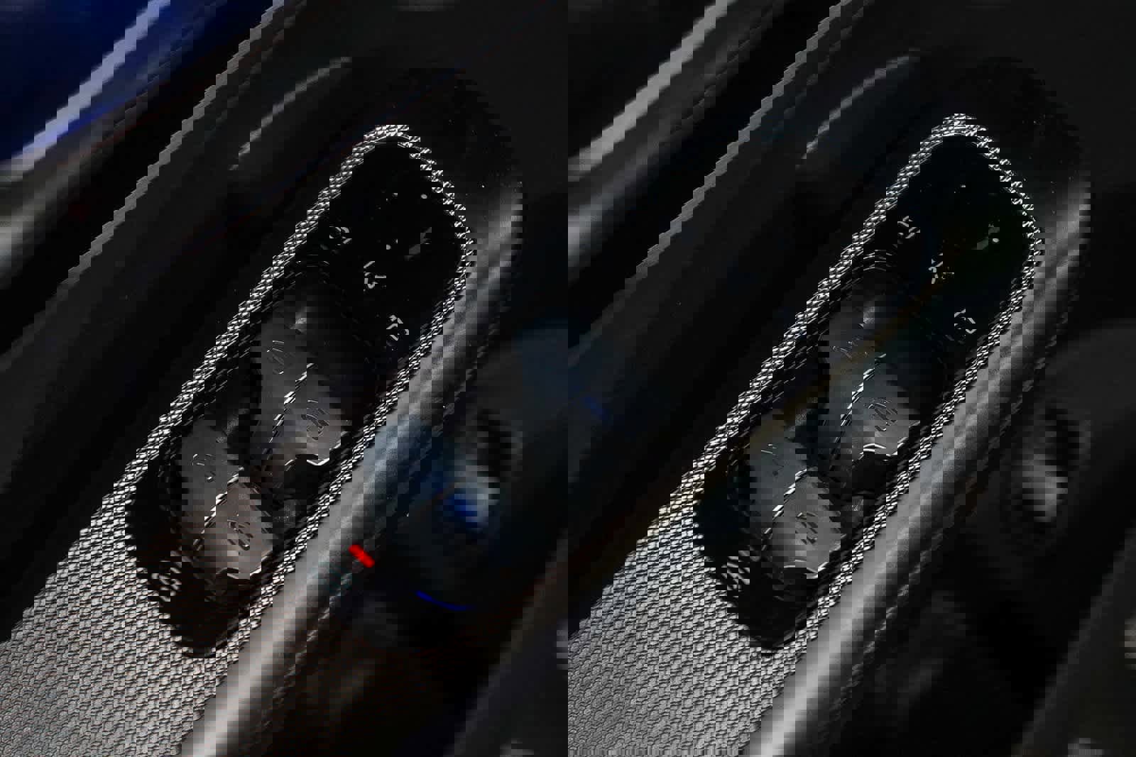 Used 2025 Mercedes-Benz GLC 300 4MATIC image 23