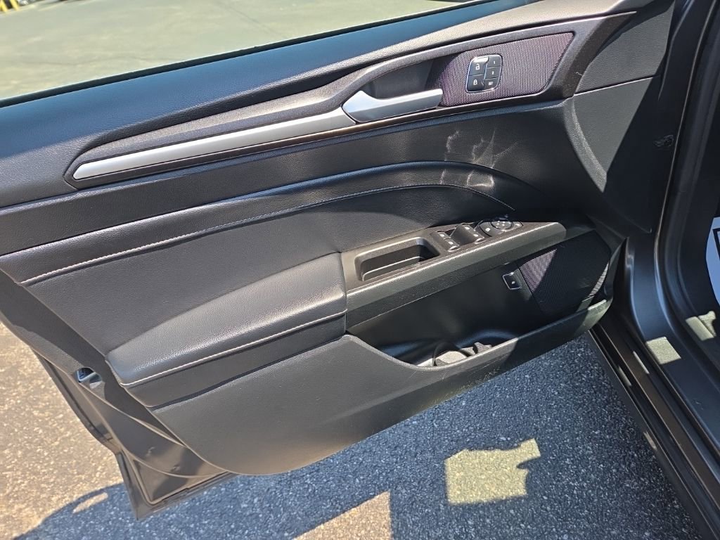 Used 2018 Ford Fusion Titanium FWD image 14
