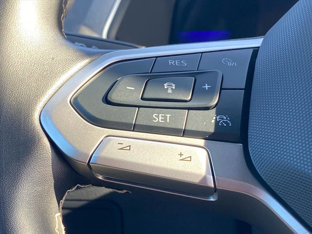 Used 2024 Volkswagen Tiguan SE image 12