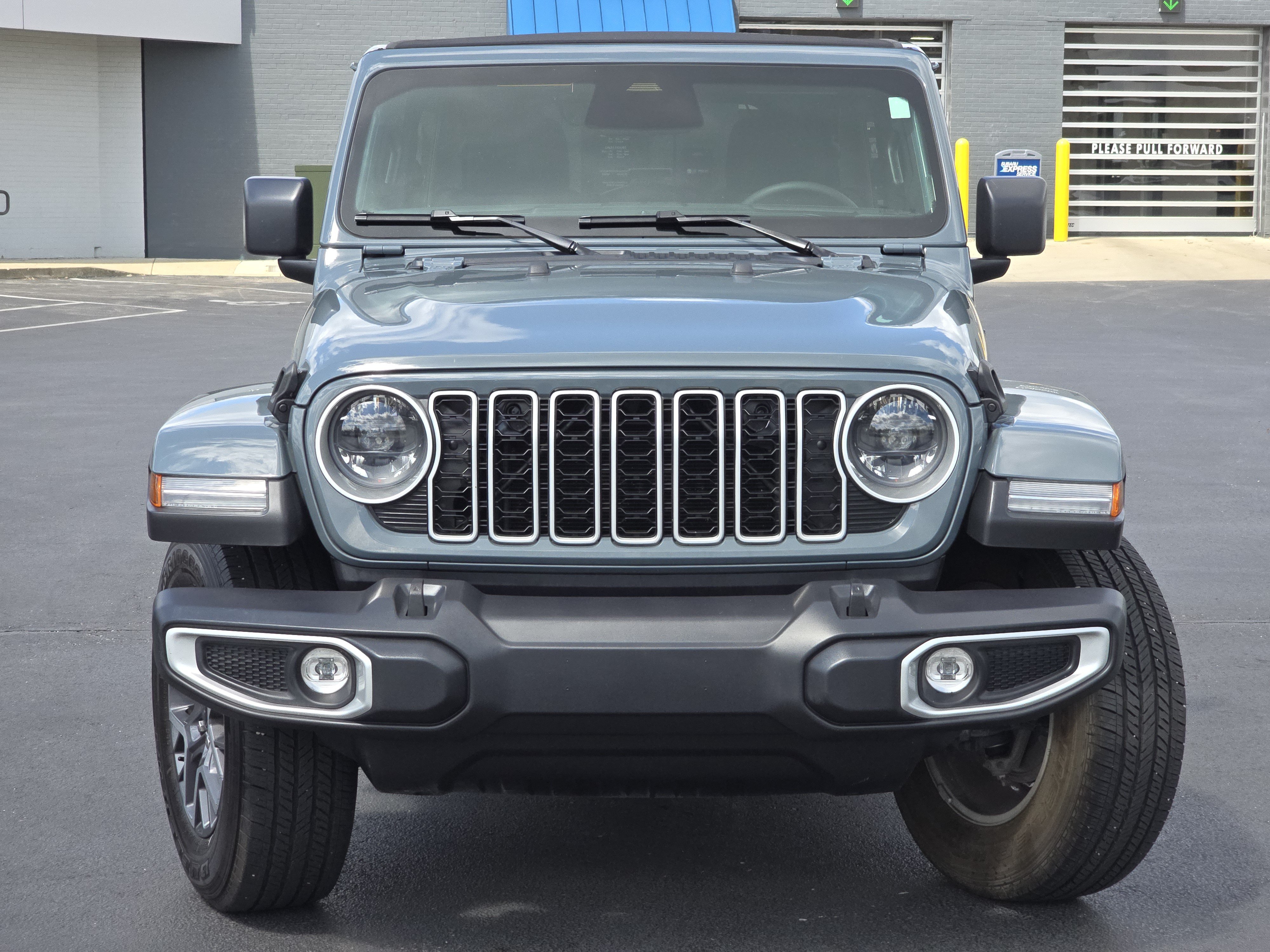 Used 2026 Jeep Wrangler Unlimited Sahara AWD/4WD image 2