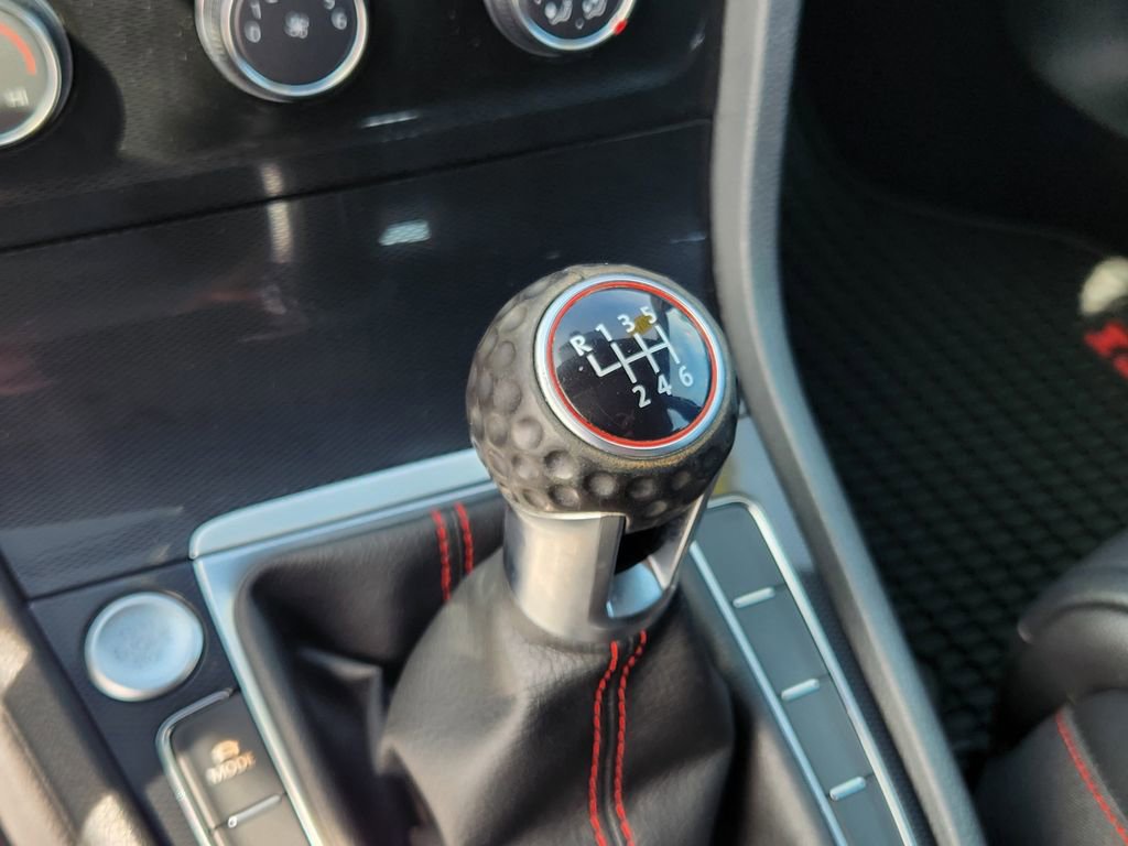 Used 2017 Volkswagen GTI SE image 21