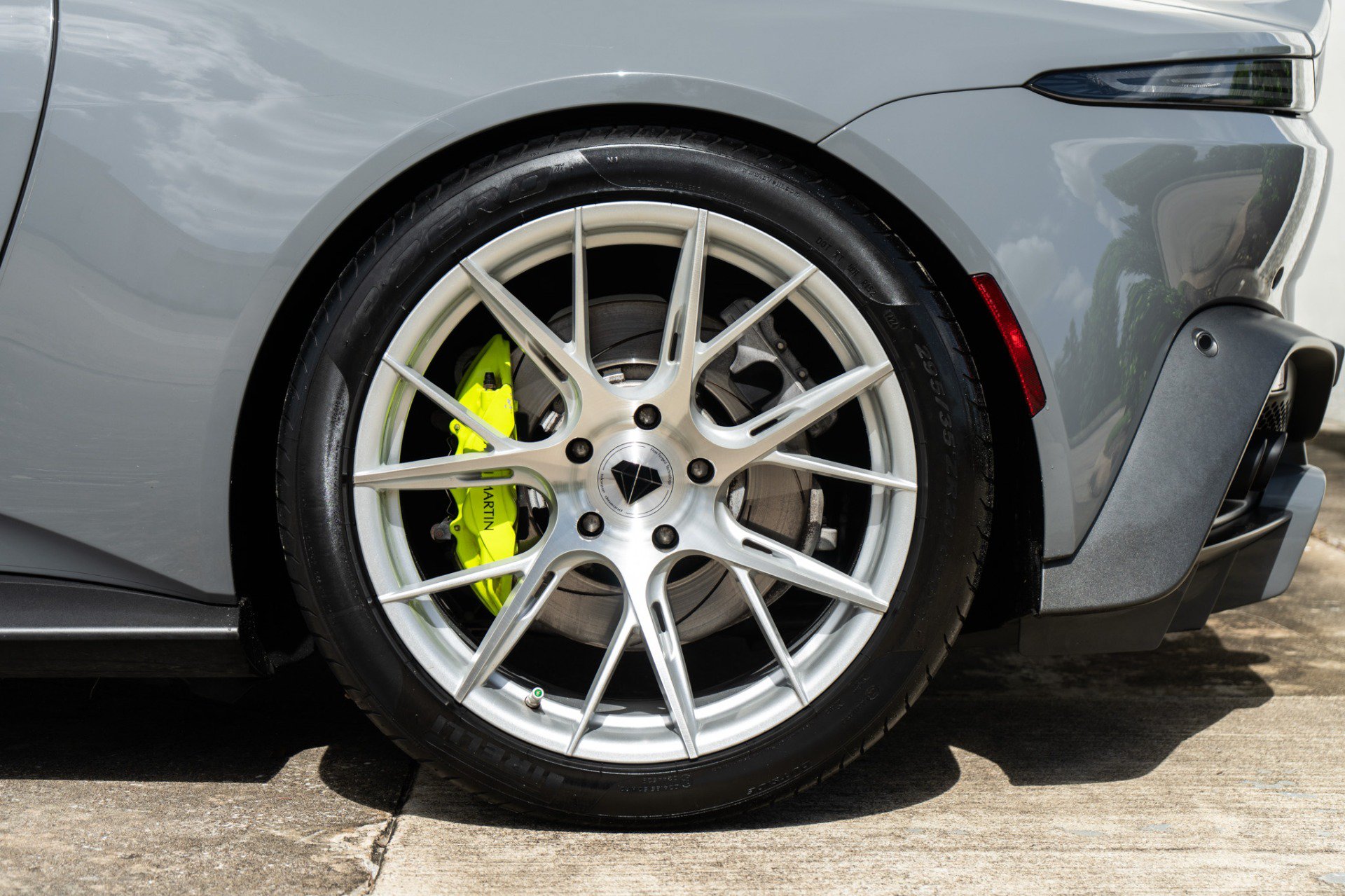Used 2020 Aston Martin V8 Vantage Coupe RWD image 29