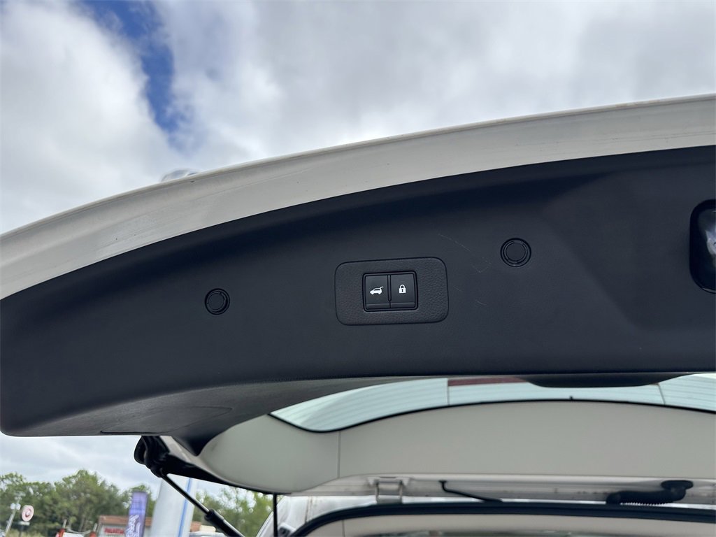 Used 2023 Nissan Armada SL w/ Captain's Chairs Package image 33