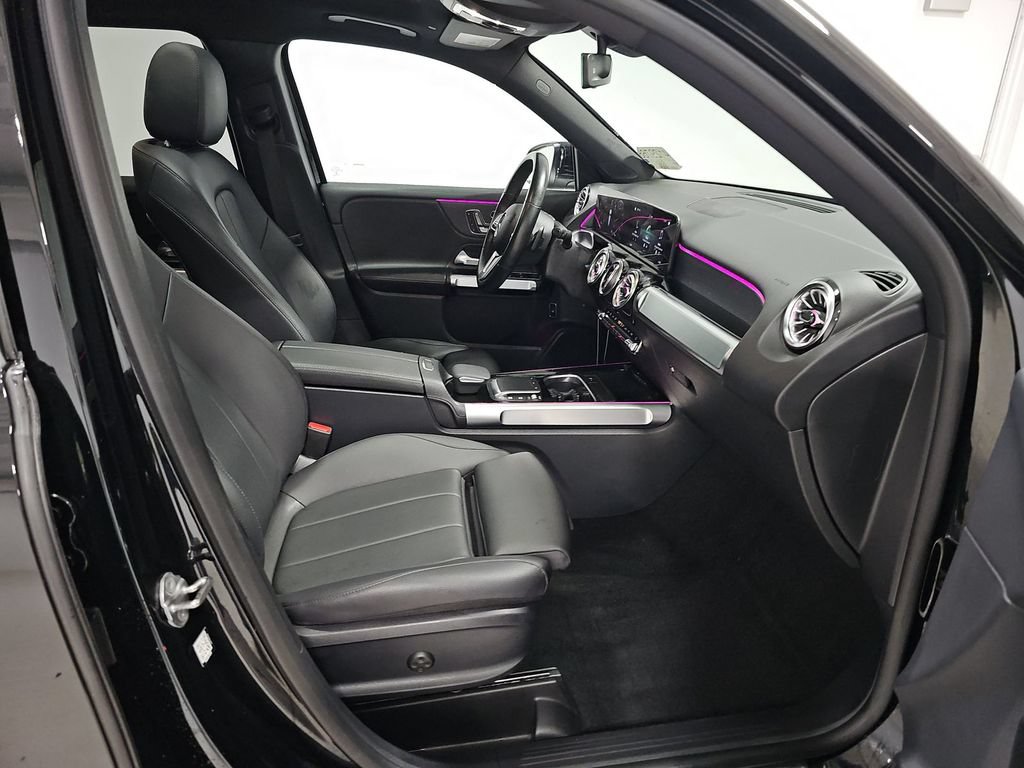 Used 2023 Mercedes-Benz GLB 250 4MATIC w/ Premium Package image 8