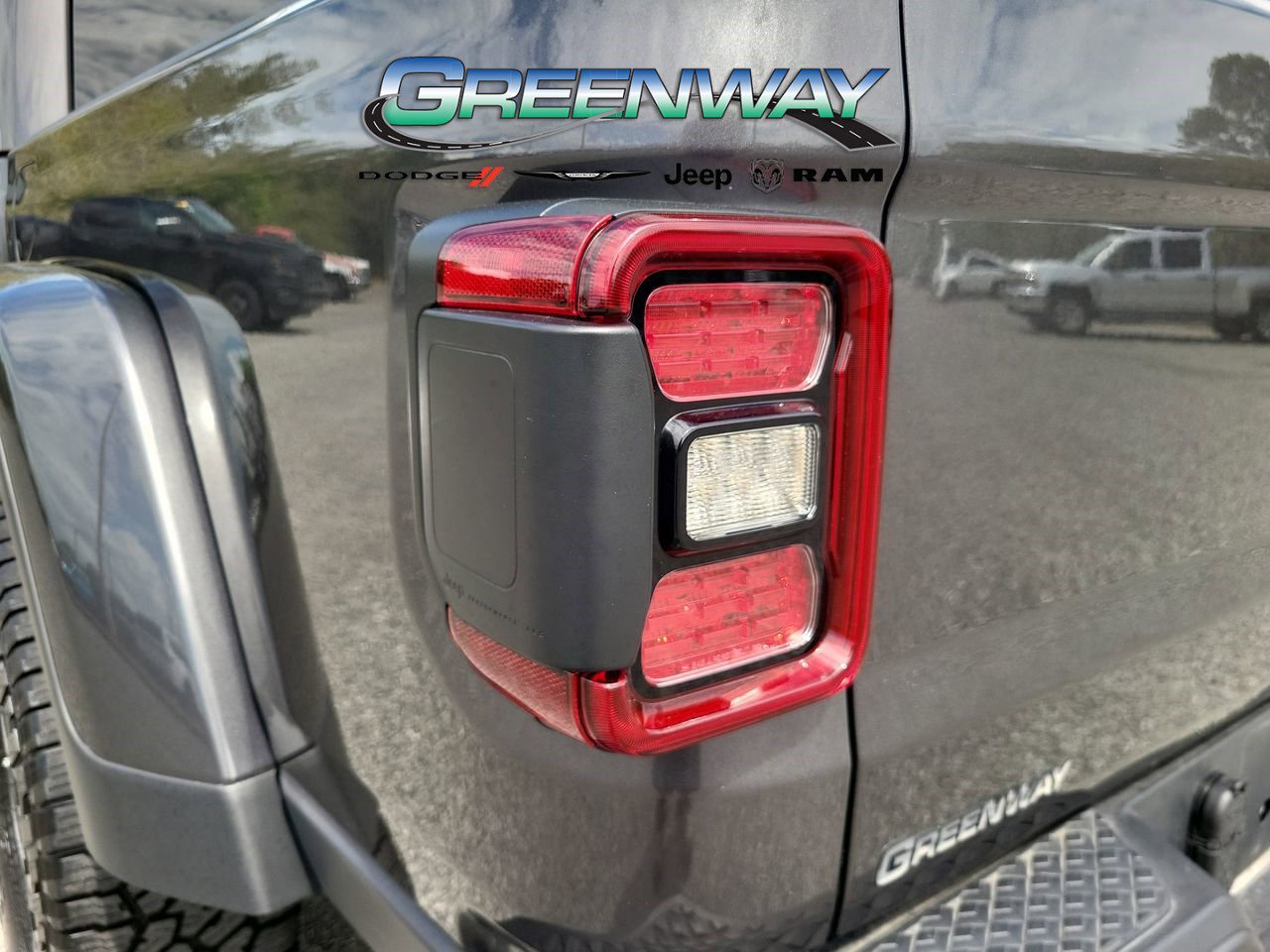 Used 2025 Jeep Gladiator Mojave w/ Convenience Group AWD/4WD image 6