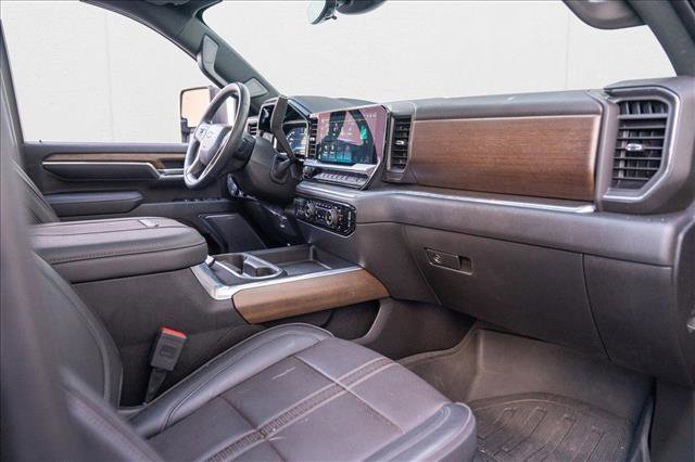 Used 2024 Chevrolet Silverado 2500 High Country image 3