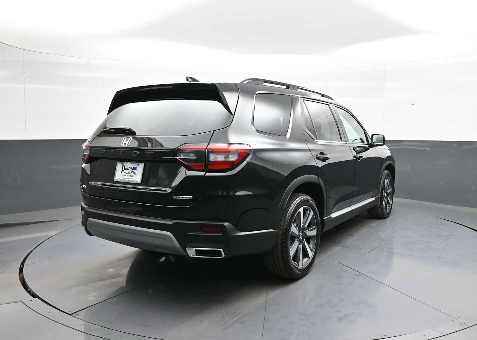 Certified 2025 Honda Pilot Touring image 6