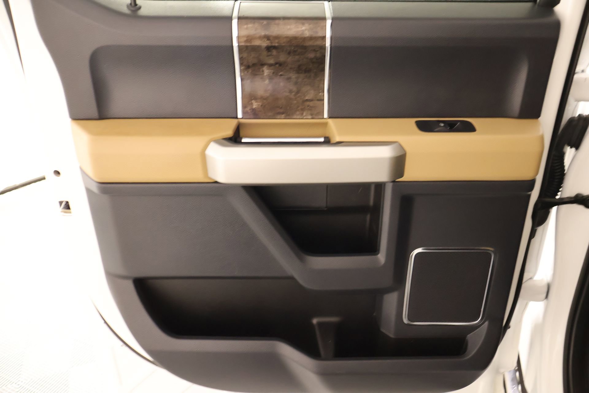 Used 2022 Ford F250 Lariat w/ Chrome Package image 17