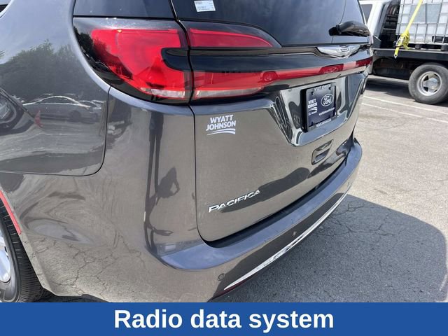 Used 2023 Chrysler Pacifica Touring-L FWD image 12